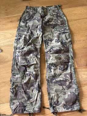 Abercrombie and fitch low rise wide leg camo cargo pants womens 26/2